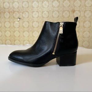 Tommy Hilfiger Leather Ankle Boots- Size 7
